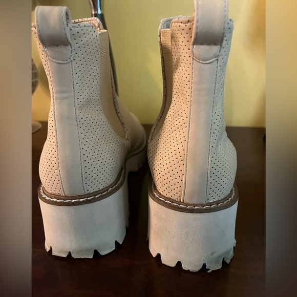 Matisse Footwear Preston Chunky Chelsea Boot Color: Natural Size:8M - Picture 6 of 8